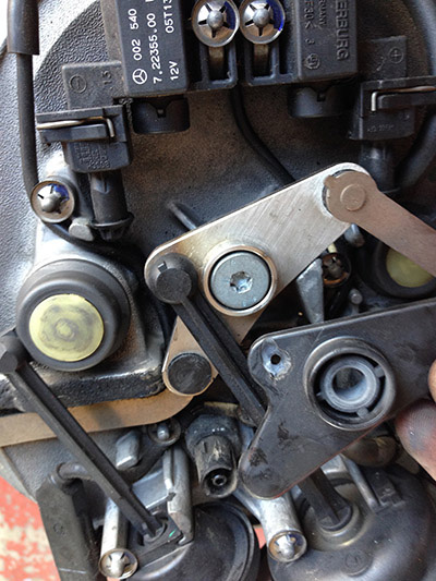 ベンツのエンジンチェックランプ点灯の修理（ベンツCクラス W203）